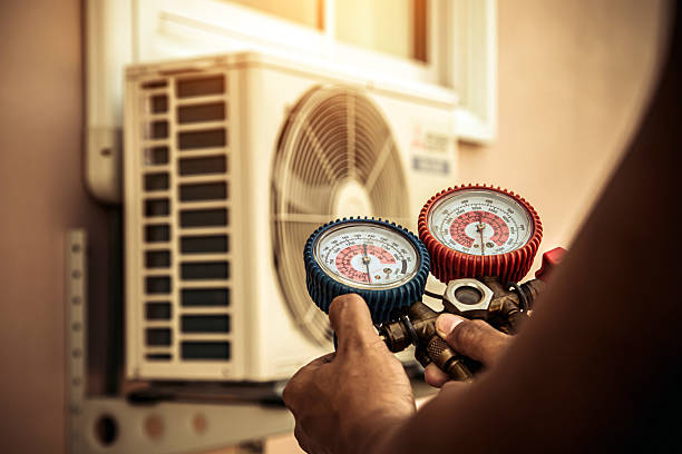 Professional Ac Installation technician working in Woodmere, LA